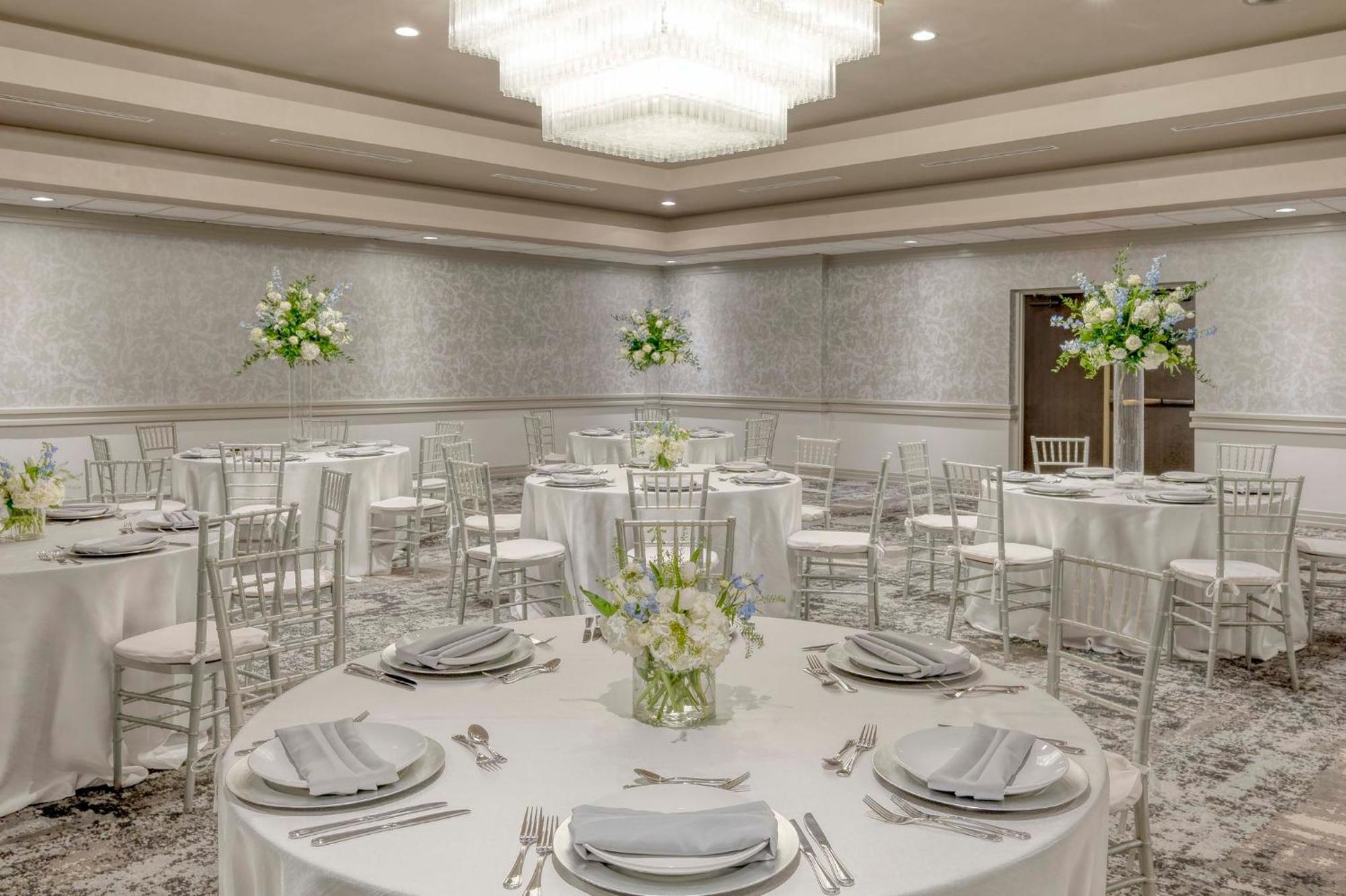 Crowne Plaza Indianapolis-Airport By Ihg Hotel Екстериор снимка