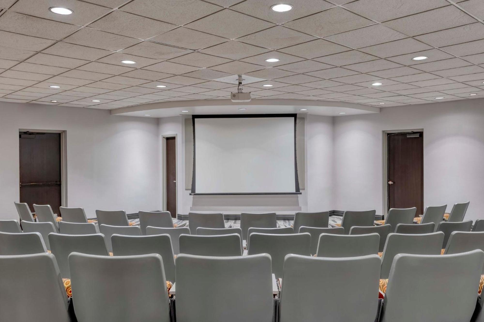 Crowne Plaza Indianapolis-Airport By Ihg Hotel Екстериор снимка