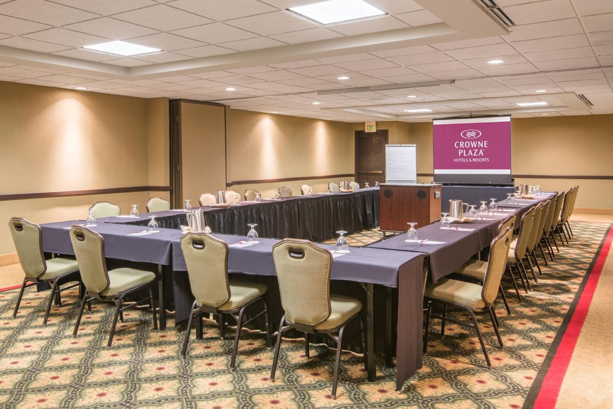 Crowne Plaza Indianapolis-Airport By Ihg Hotel Екстериор снимка