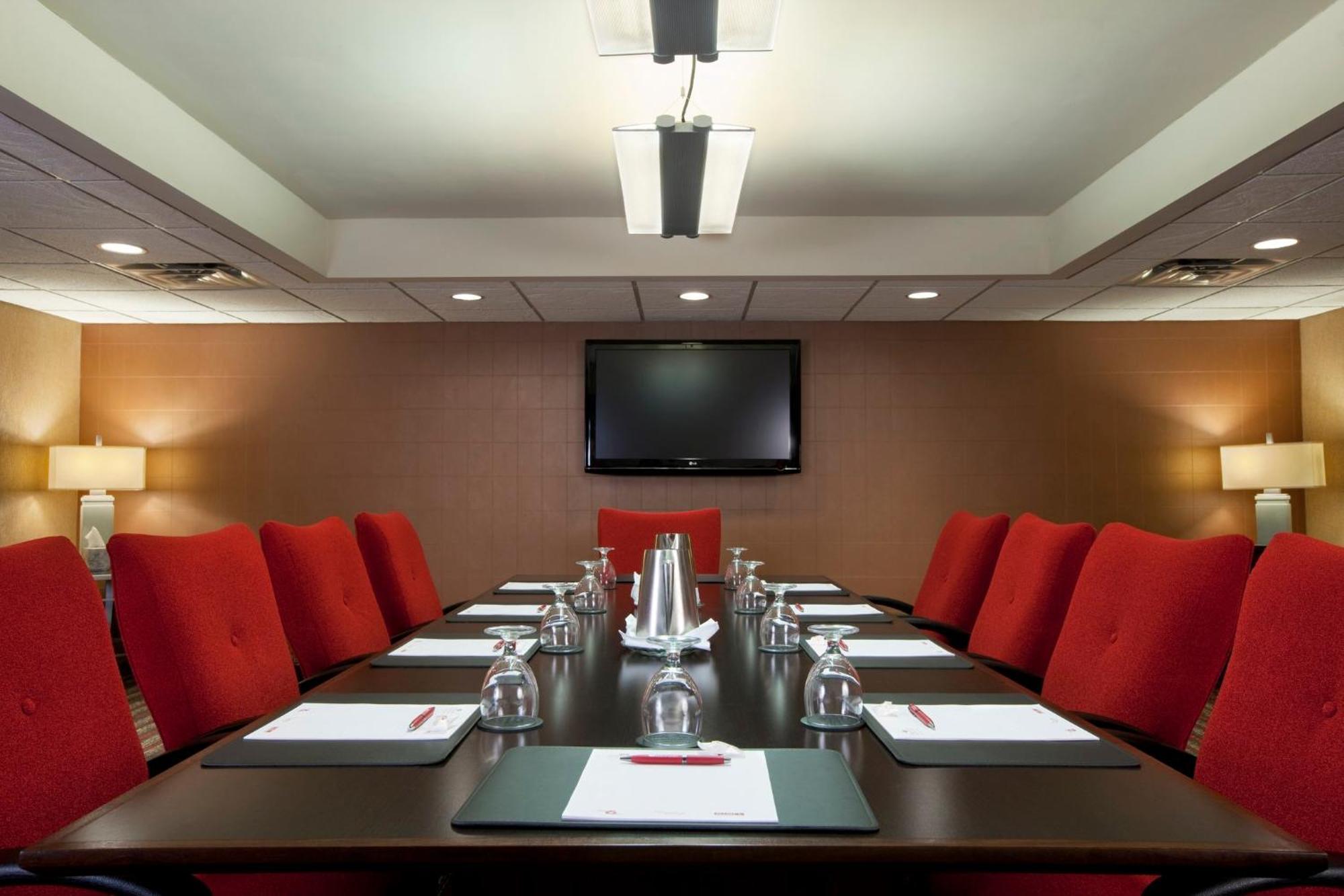 Crowne Plaza Indianapolis-Airport By Ihg Hotel Екстериор снимка