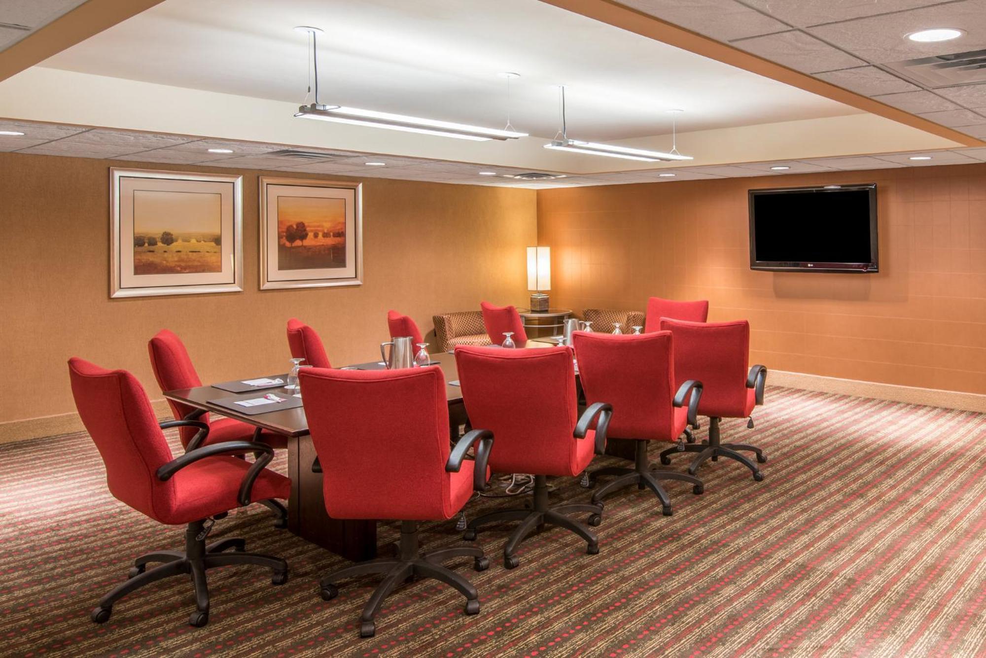 Crowne Plaza Indianapolis-Airport By Ihg Hotel Екстериор снимка