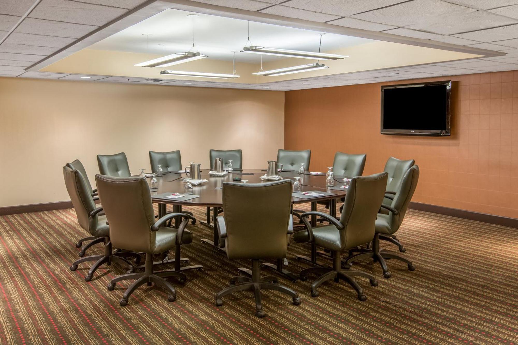 Crowne Plaza Indianapolis-Airport By Ihg Hotel Екстериор снимка